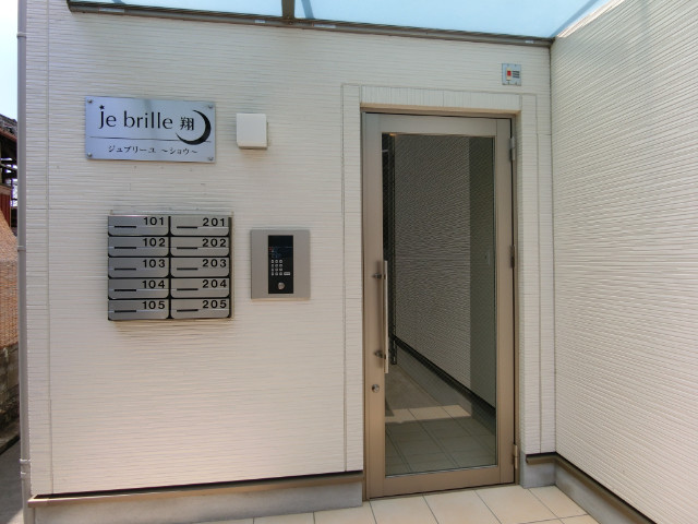 26/30 エントランス