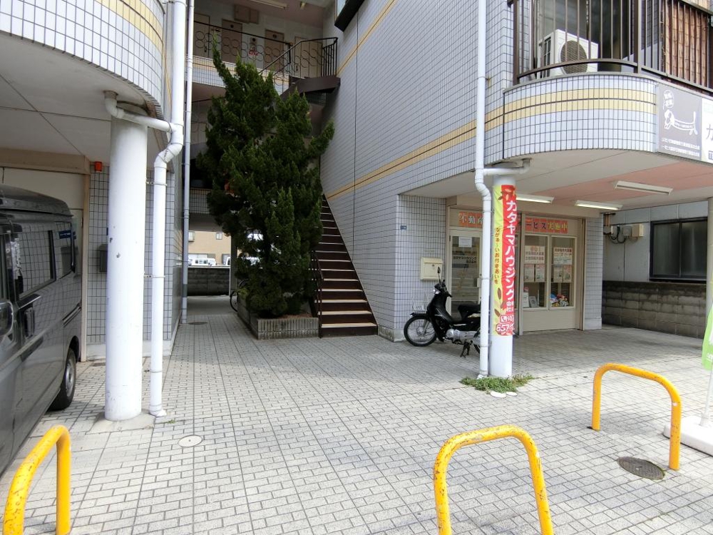 27/30 エントランス