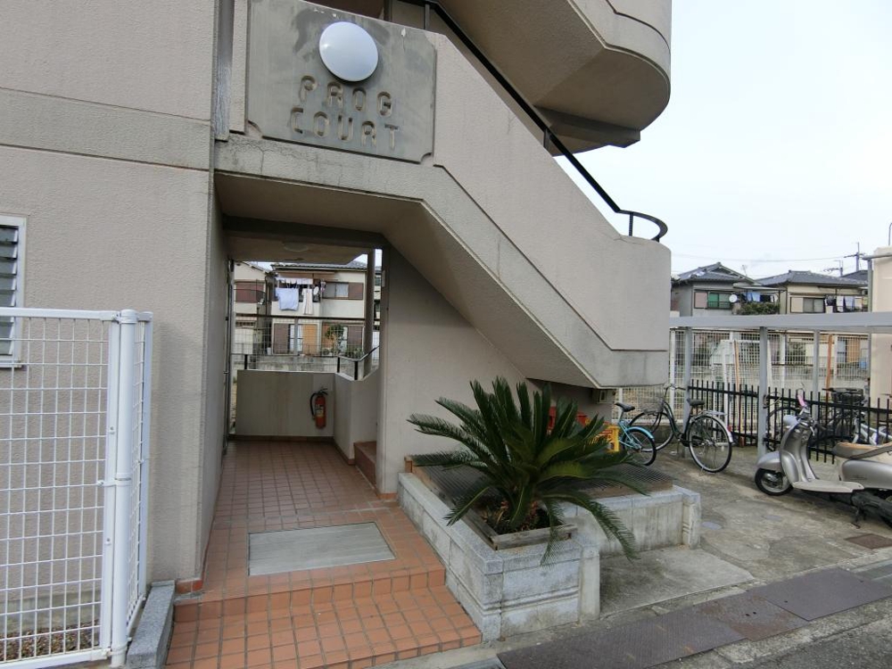 28/30 エントランス