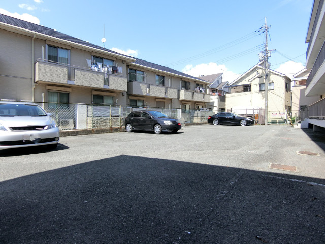 26/28 駐車場