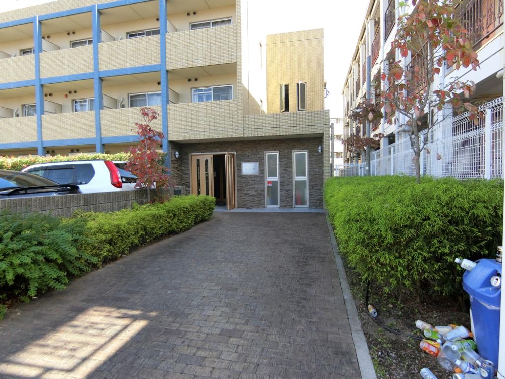 25/30 エントランス