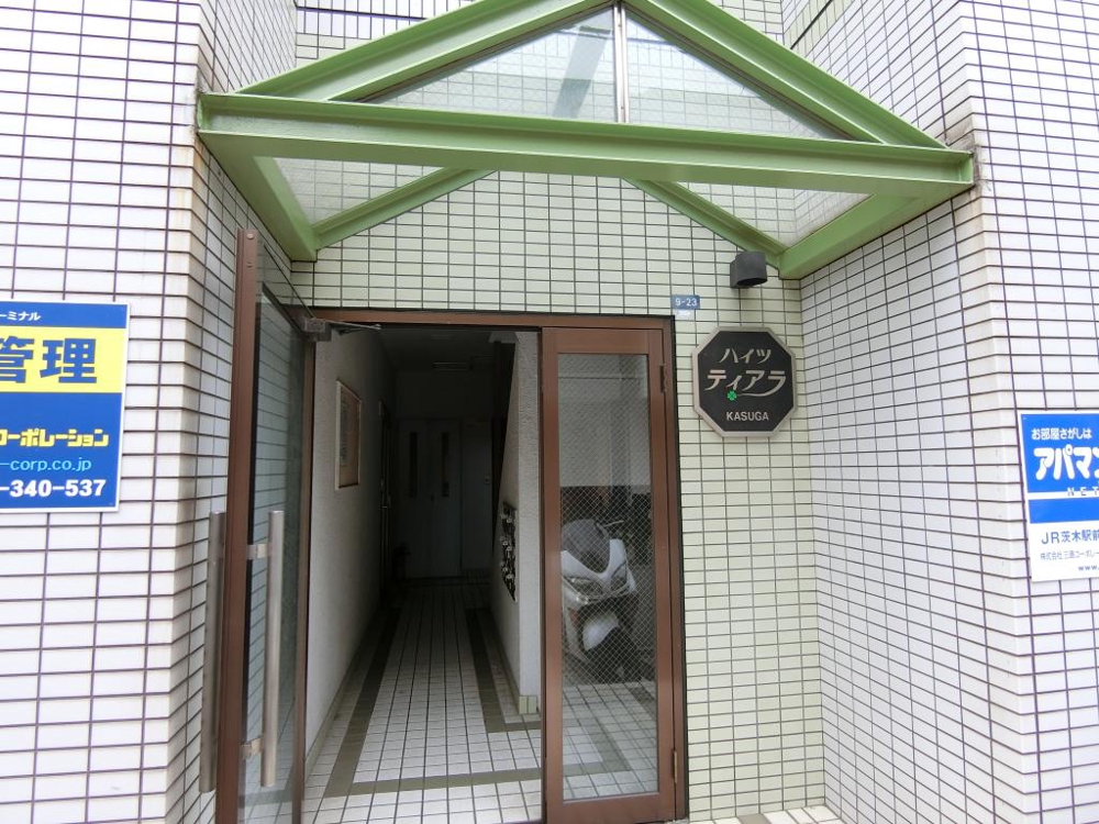 27/30 エントランス