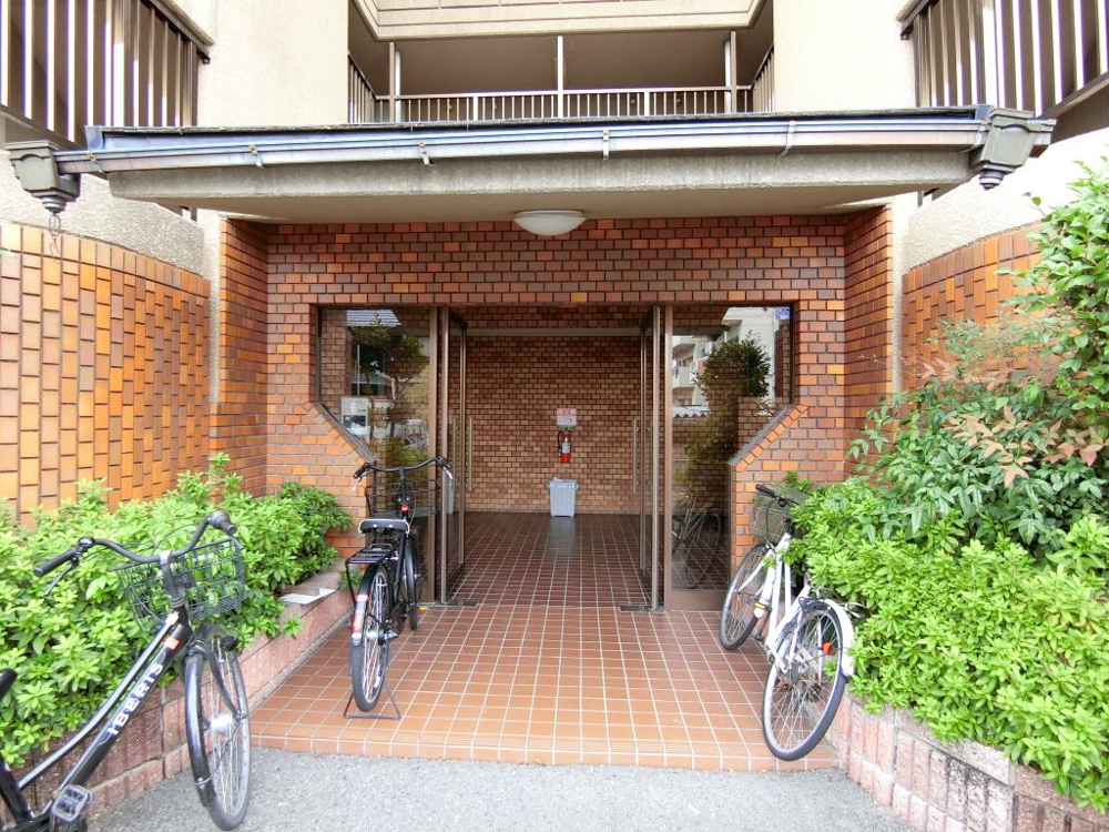 25/30 エントランス