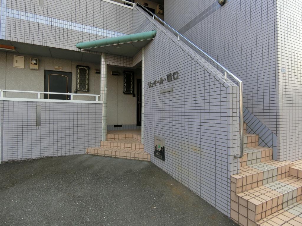 26/30 エントランス