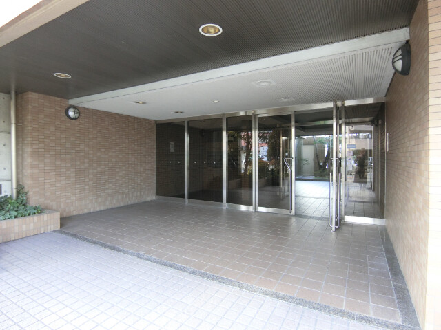 2/4 エントランス