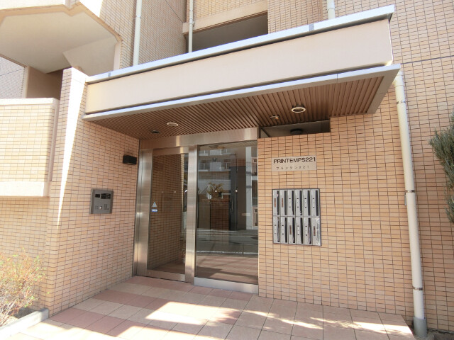 23/30 エントランス