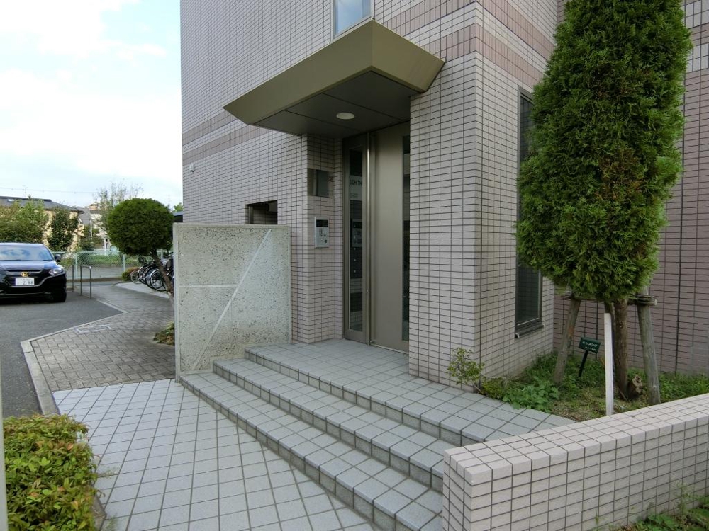 27/30 エントランス