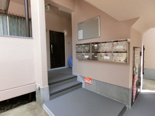 27/30 エントランス