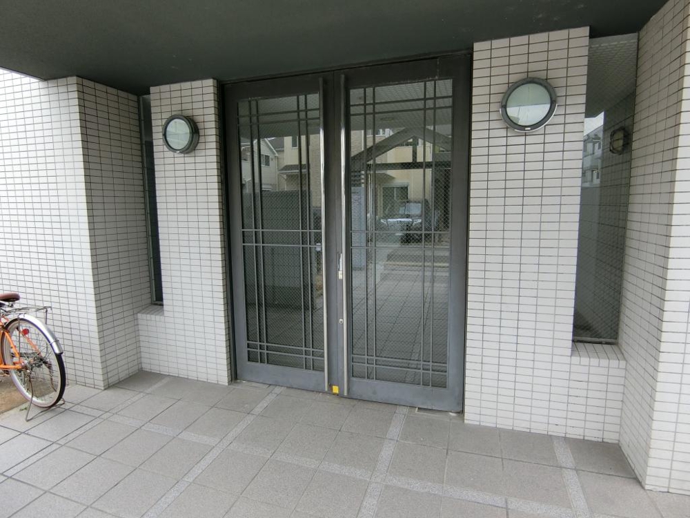 27/30 エントランス