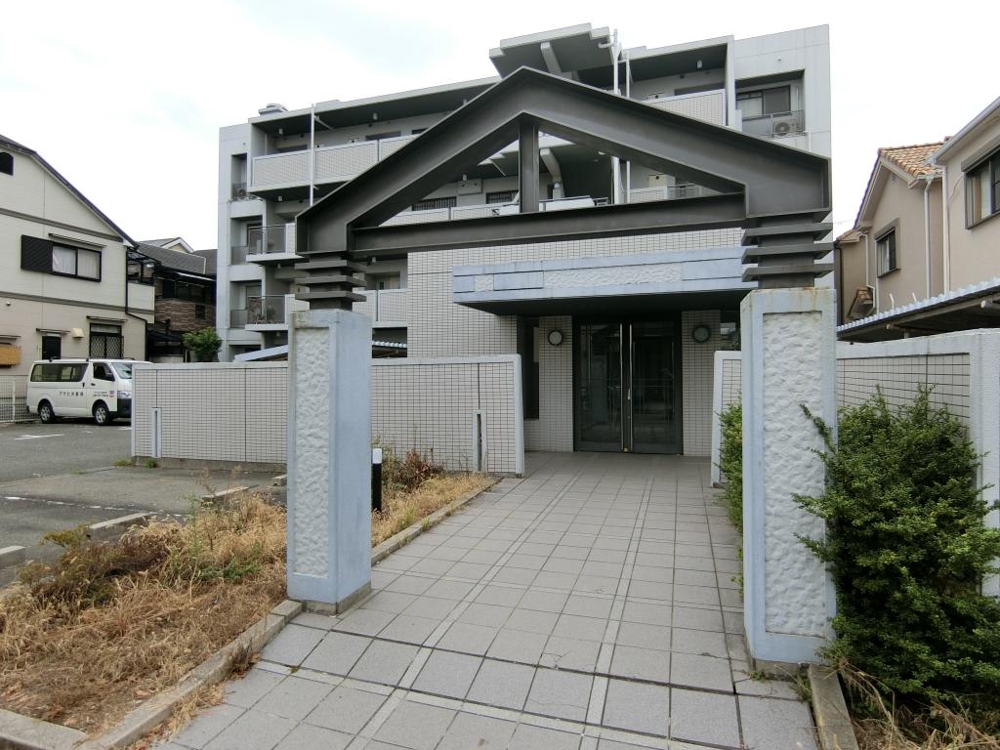 26/30 エントランス