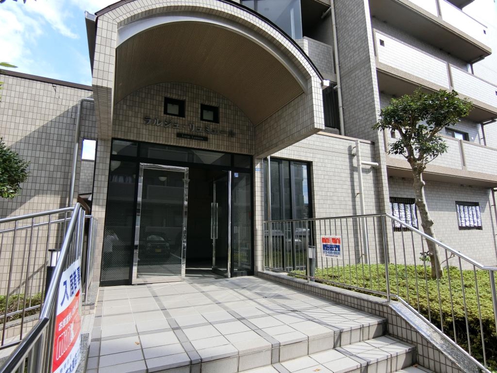 25/30 エントランス