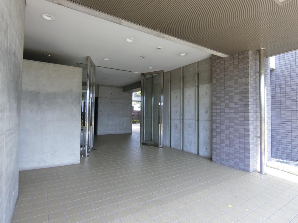 26/30 エントランス