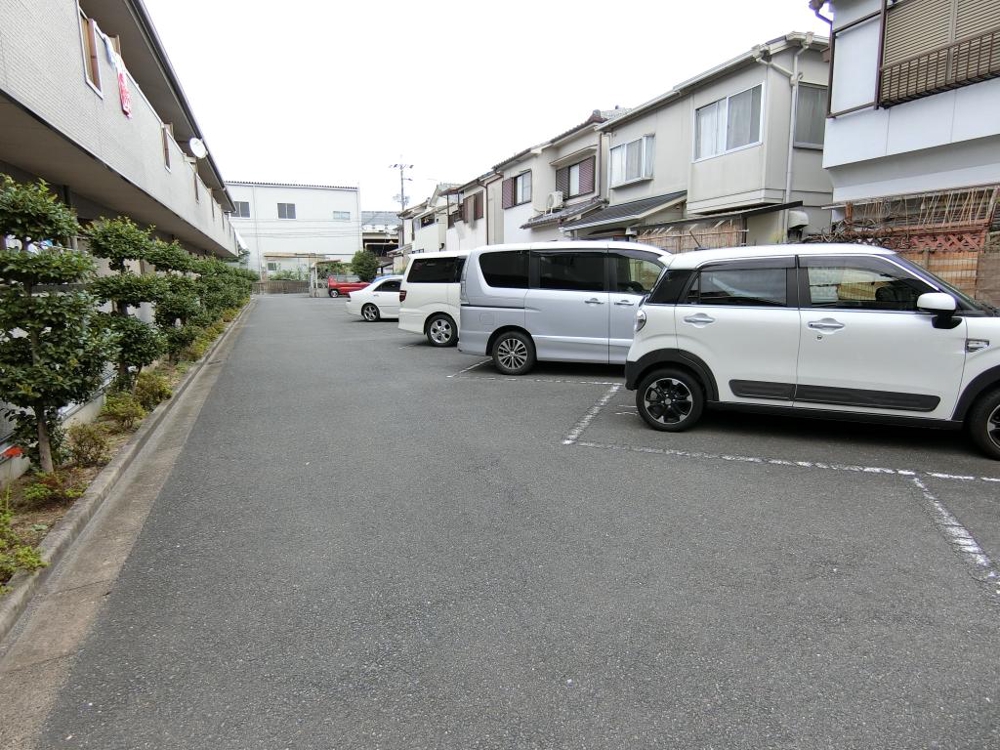 27/30 駐車場