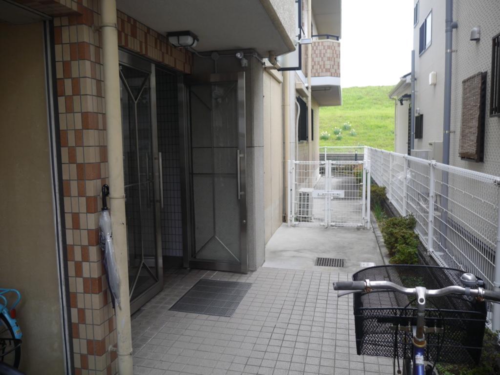 25/30 エントランス