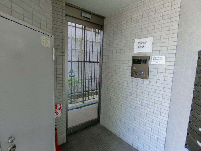 26/30 エントランス