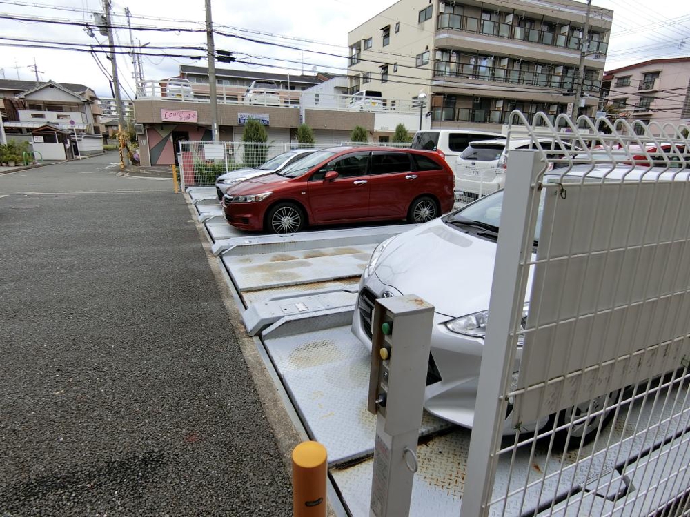 27/30 駐車場