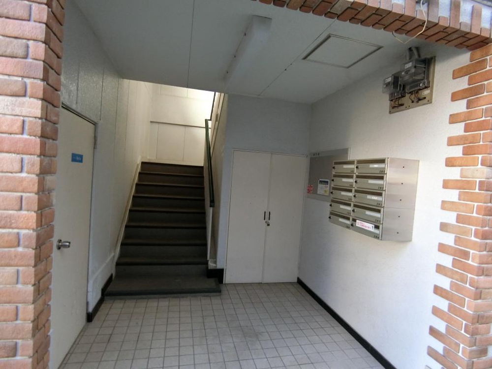 27/30 エントランス