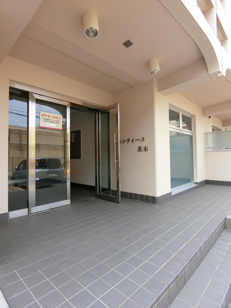 26/30 エントランス