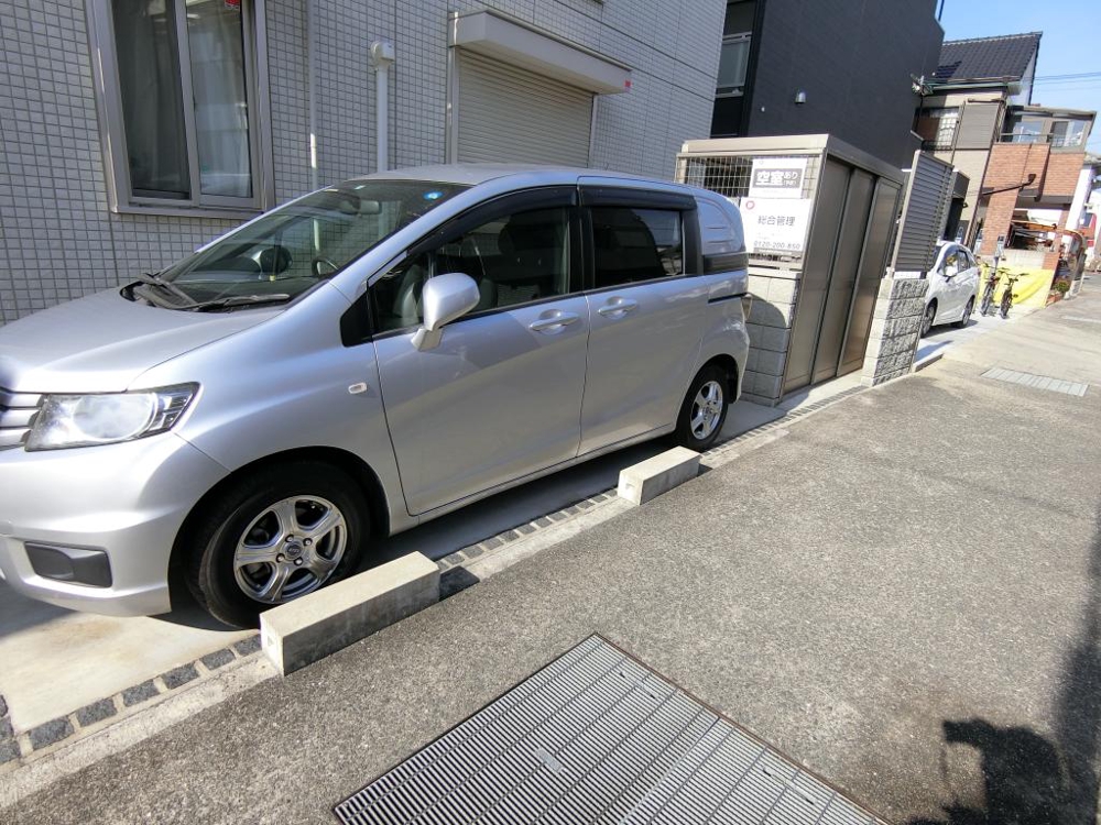 27/30 駐車場