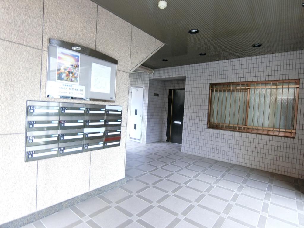 27/30 エントランス