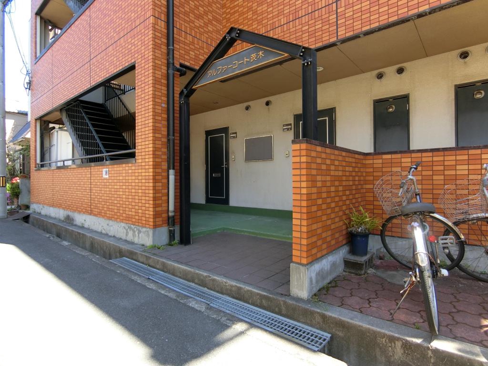 27/30 エントランス