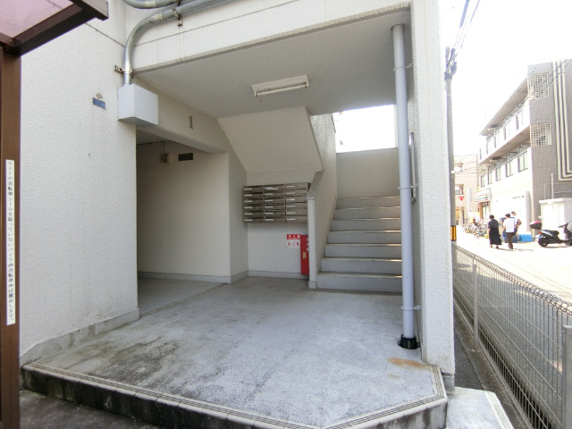 27/30 エントランス