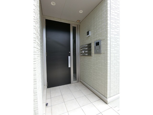 27/30 エントランス