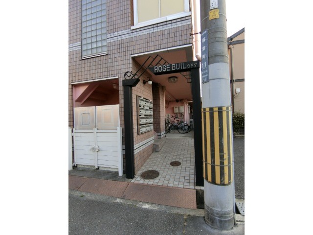 27/30 エントランス