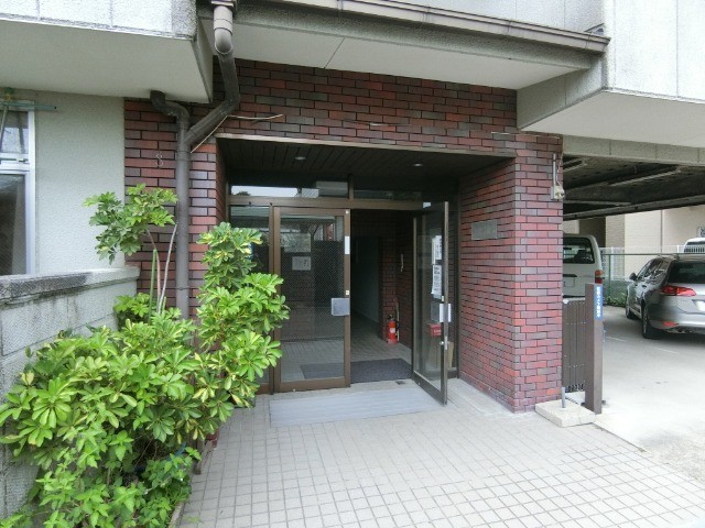 25/30 エントランス