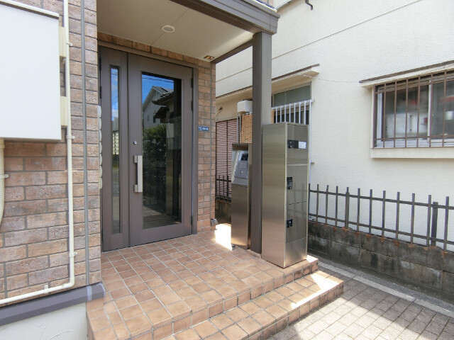 27/30 エントランス