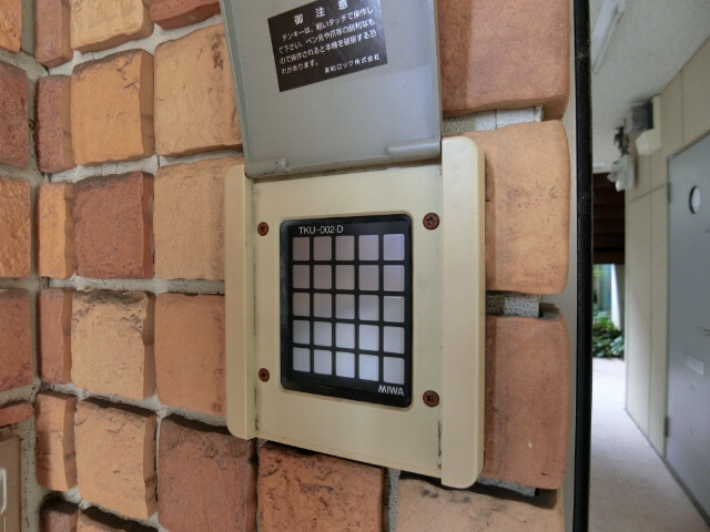 26/30 エントランス