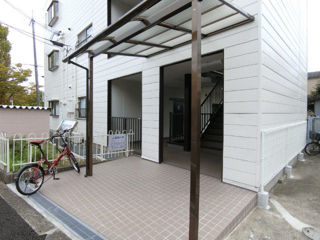 27/30 エントランス