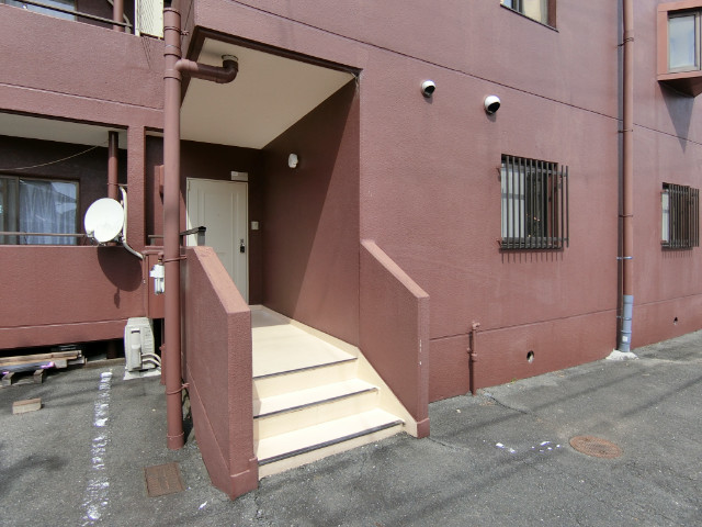 24/30 エントランス