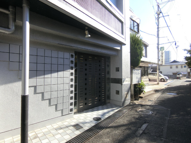 27/30 エントランス