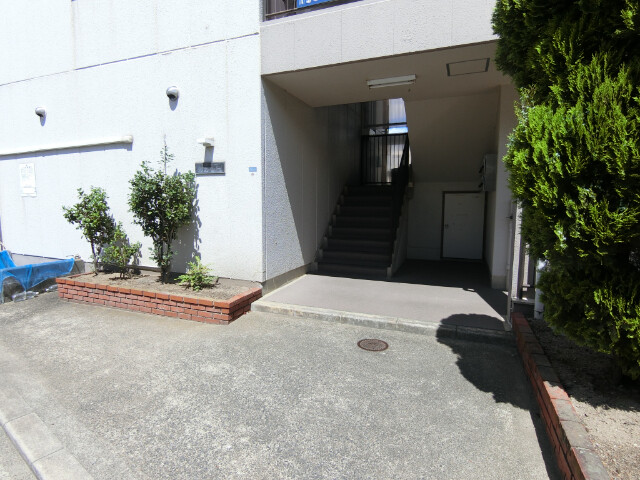 26/30 エントランス