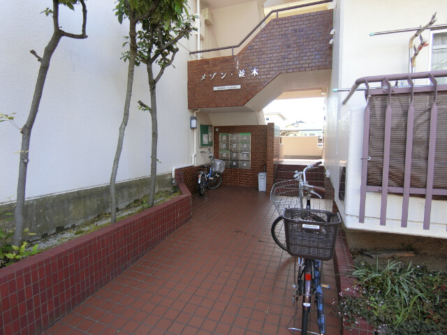 26/30 エントランス