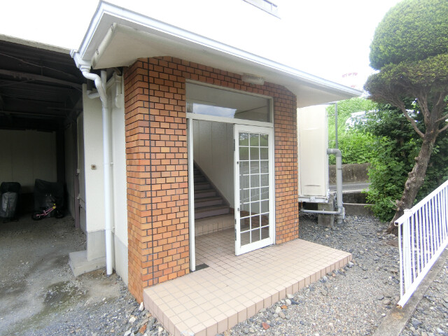 27/30 エントランス