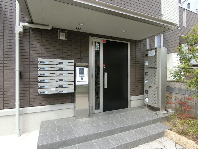 27/30 エントランス