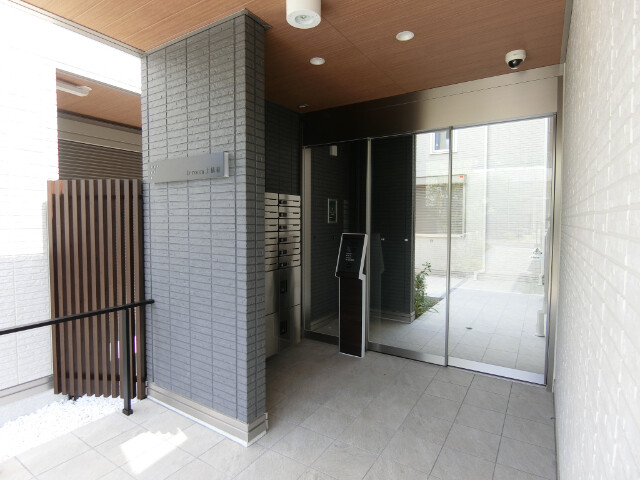 27/30 エントランス