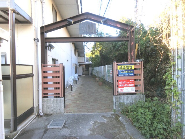 27/30 エントランス