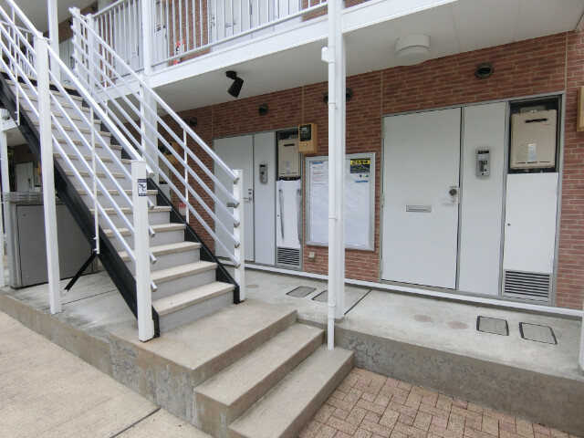 27/30 エントランス