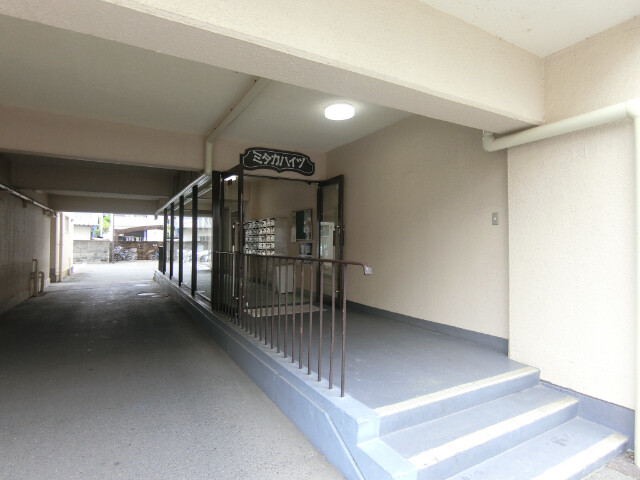 22/30 エントランス