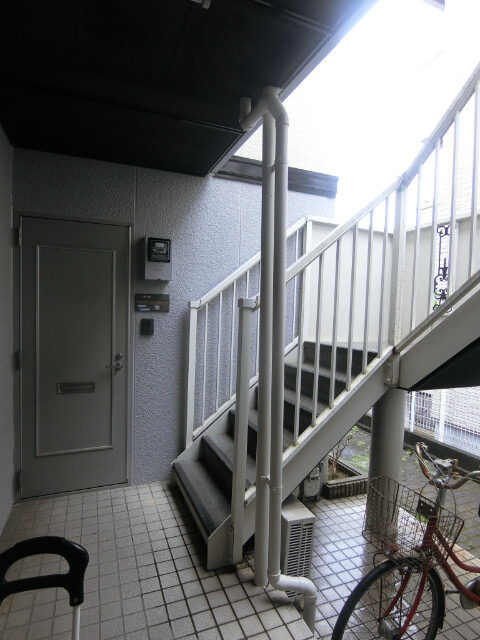 27/30 エントランス