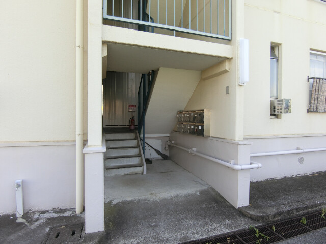 27/30 エントランス