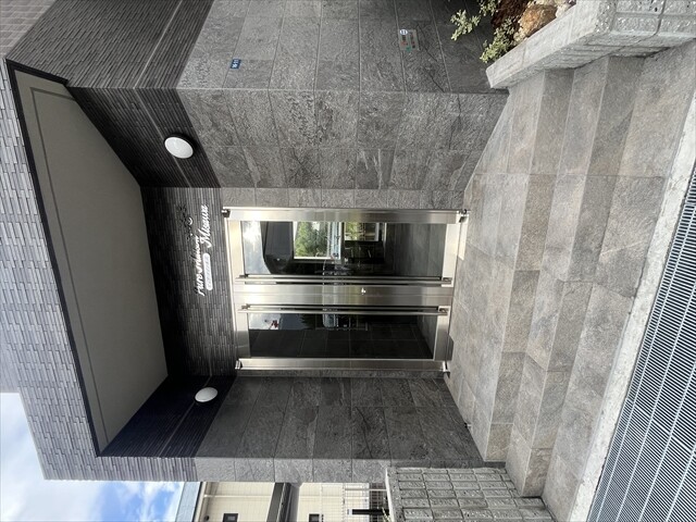 26/30 エントランス