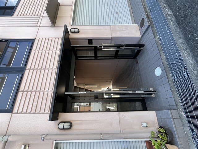 28/30 エントランス