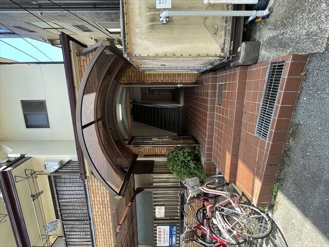 26/30 エントランス