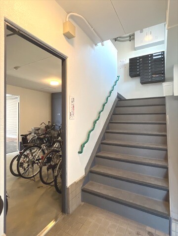 27/30 エントランス