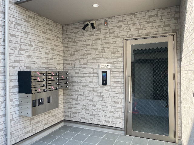 25/30 エントランス