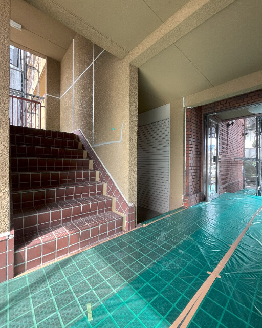 27/29 エントランス